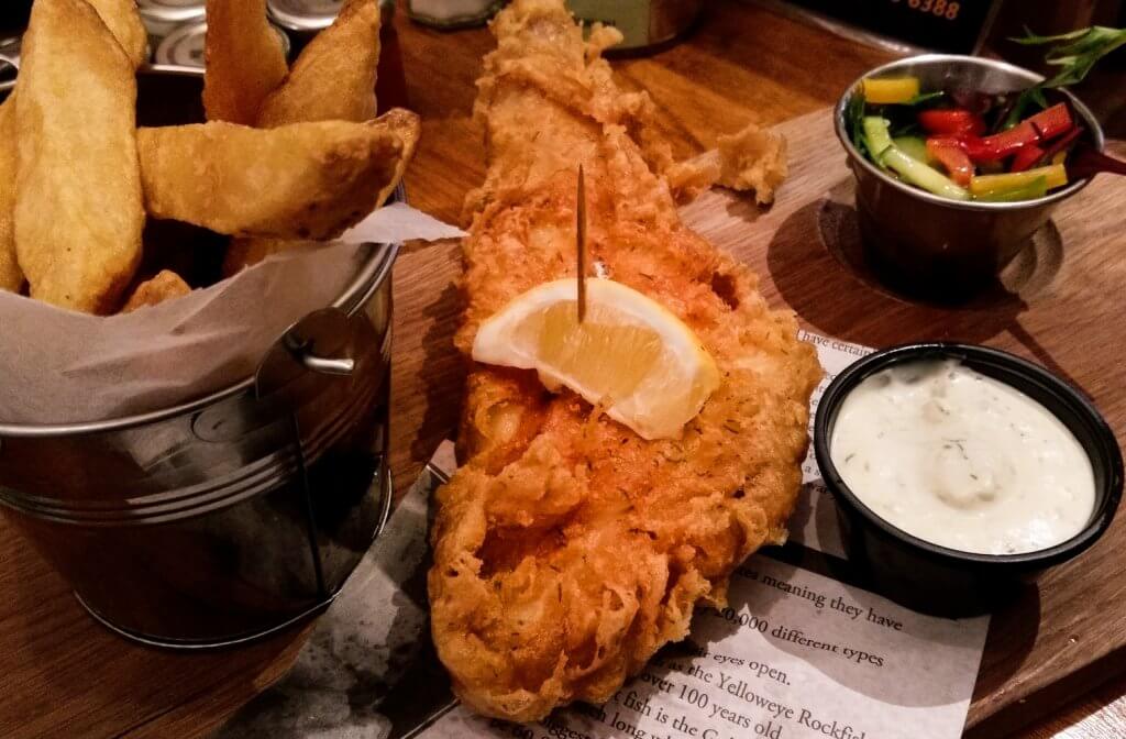 Ireland Dublin pub crispy fish and chips