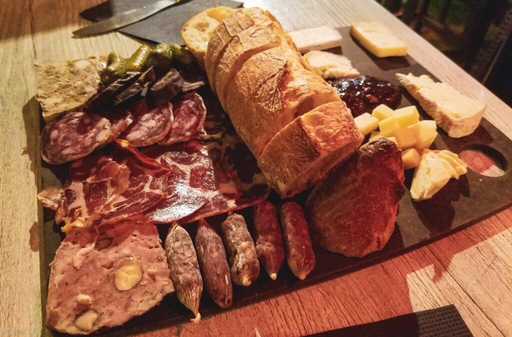 France LIsle-sur-la-Sorgue 17 Place aux Vins meat and cheese sampler plate