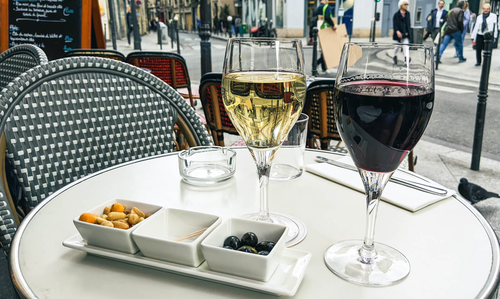 A Sommelier’s Favorite Paris Wine Bars DMR Travel